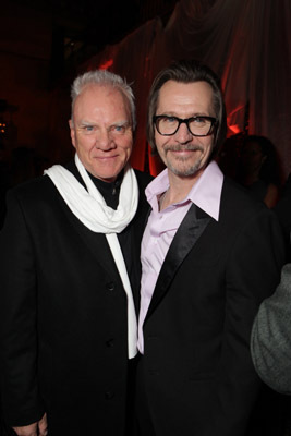 Gary Oldman and Malcolm McDowell at event of Elijaus knyga (2010)