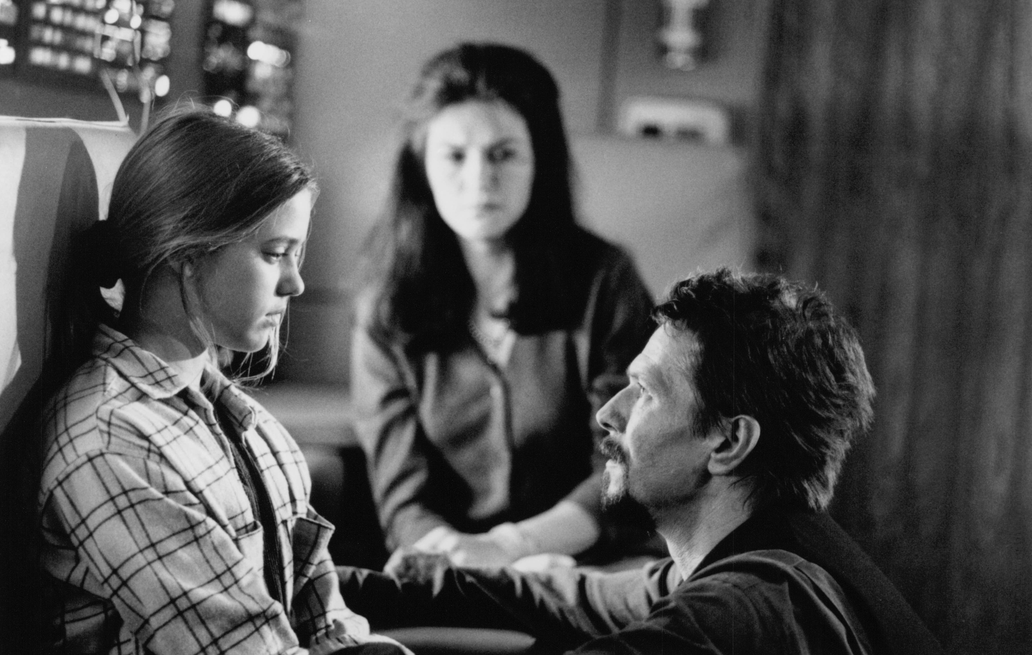 Still of Gary Oldman, Wendy Crewson and Liesel Matthews in Air Force One (1997)