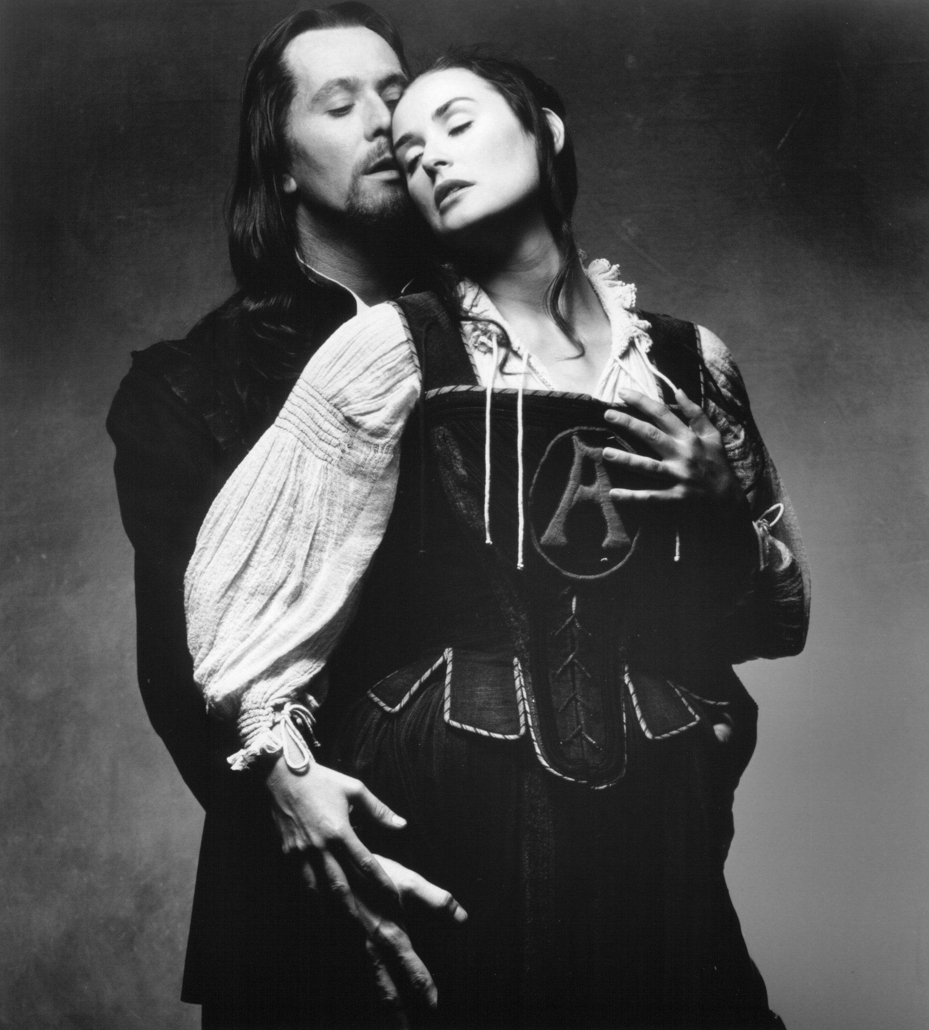 Still of Demi Moore and Gary Oldman in The Scarlet Letter (1995)