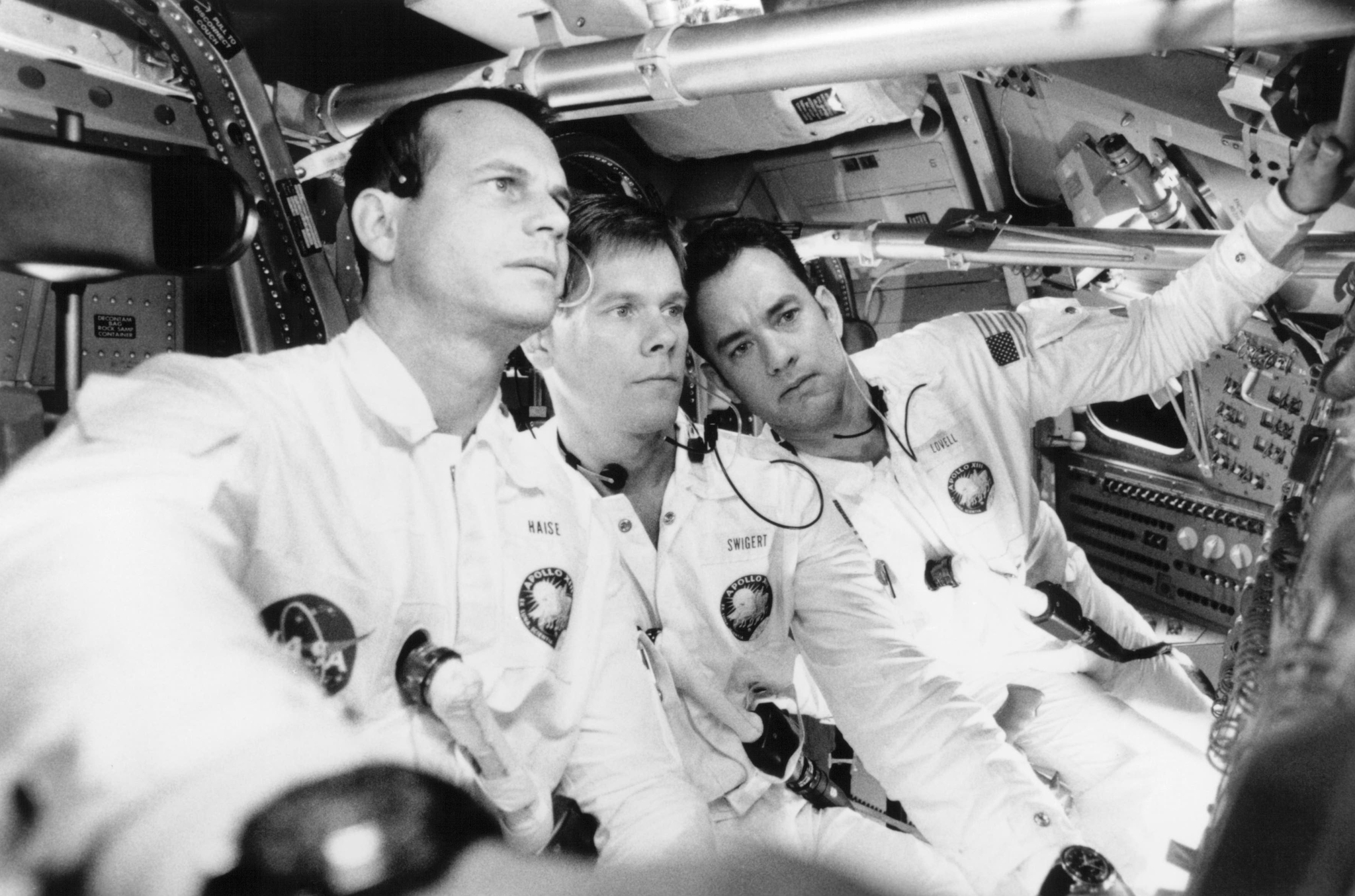 Still of Kevin Bacon, Tom Hanks and Bill Paxton in Apollo 13 (1995)