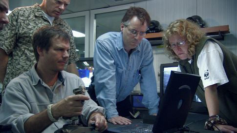 Don Lynch (background), Bill Paxton, Dr. Charles Pellegrino, Lori Johnston.