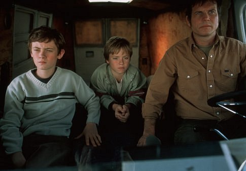 Still of Bill Paxton, Matt O'Leary and Jeremy Sumpter in Frailty (2001)