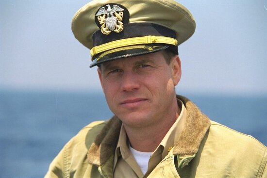Bill Paxton stars as Lt. Commander Dahlgren.
