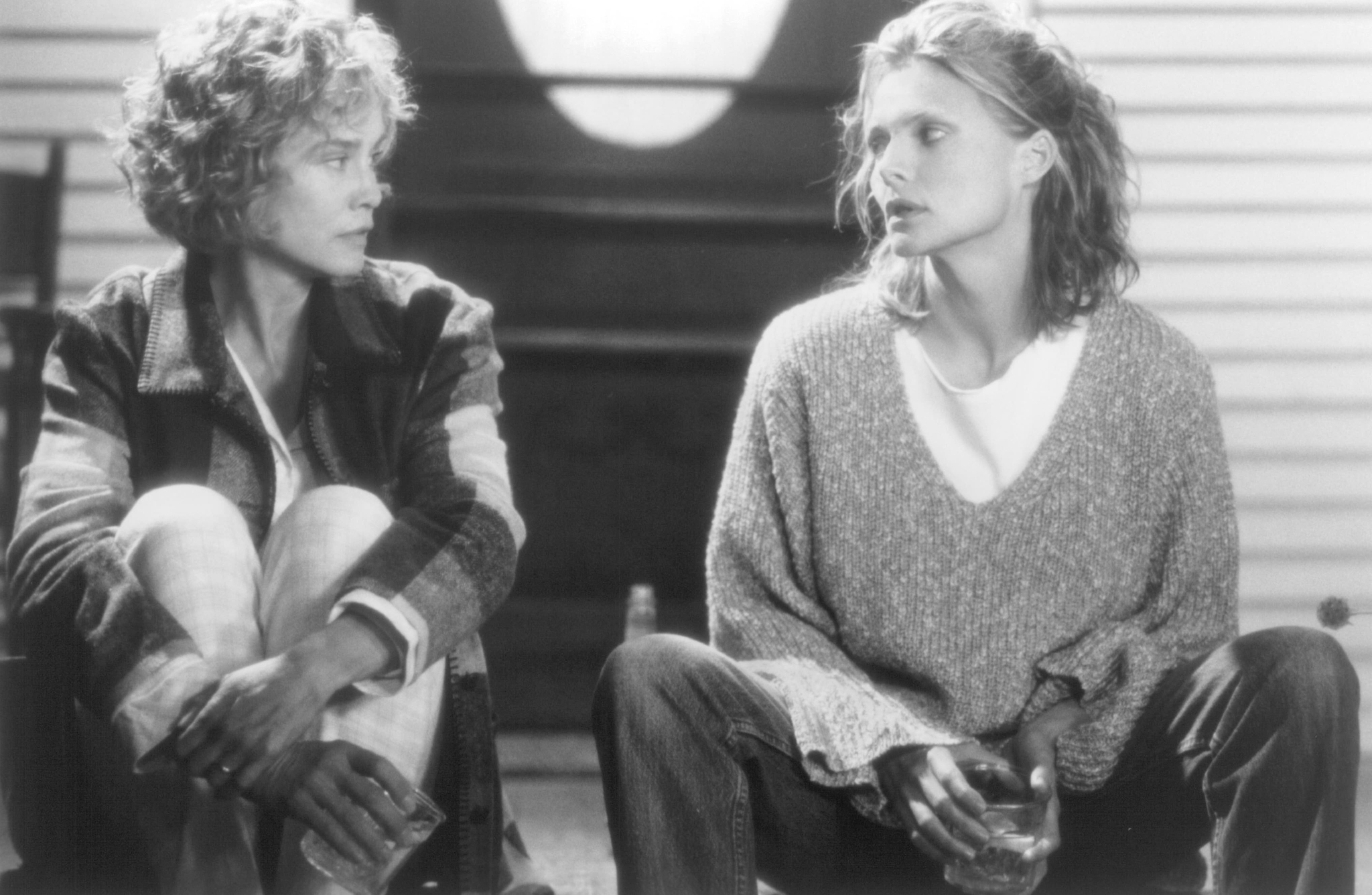 Still of Michelle Pfeiffer and Jessica Lange in A Thousand Acres (1997)