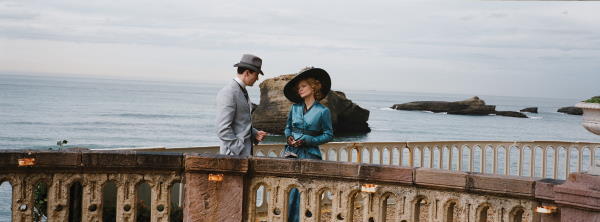 Still of Michelle Pfeiffer and Rupert Friend in Chéri (2009)