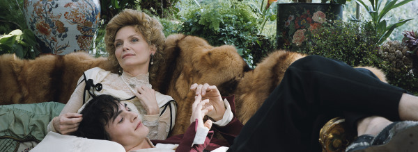 Still of Michelle Pfeiffer and Rupert Friend in Chéri (2009)