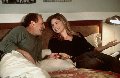 Still of Michelle Pfeiffer and Bruce Willis in The Story of Us (1999)