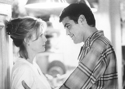 Still of George Clooney and Michelle Pfeiffer in One Fine Day (1996)