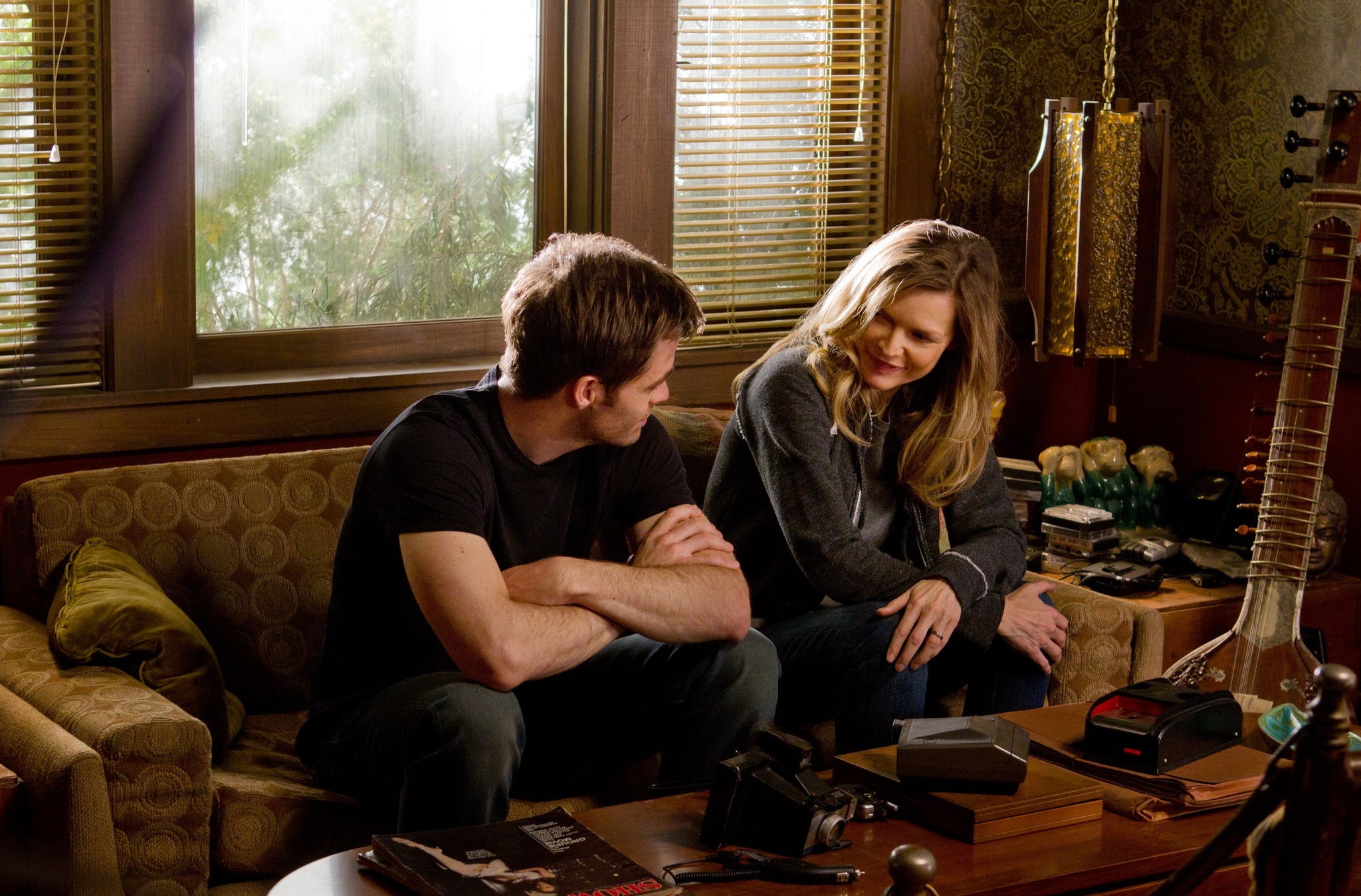 Still of Michelle Pfeiffer and Chris Pine in People Like Us (2012)
