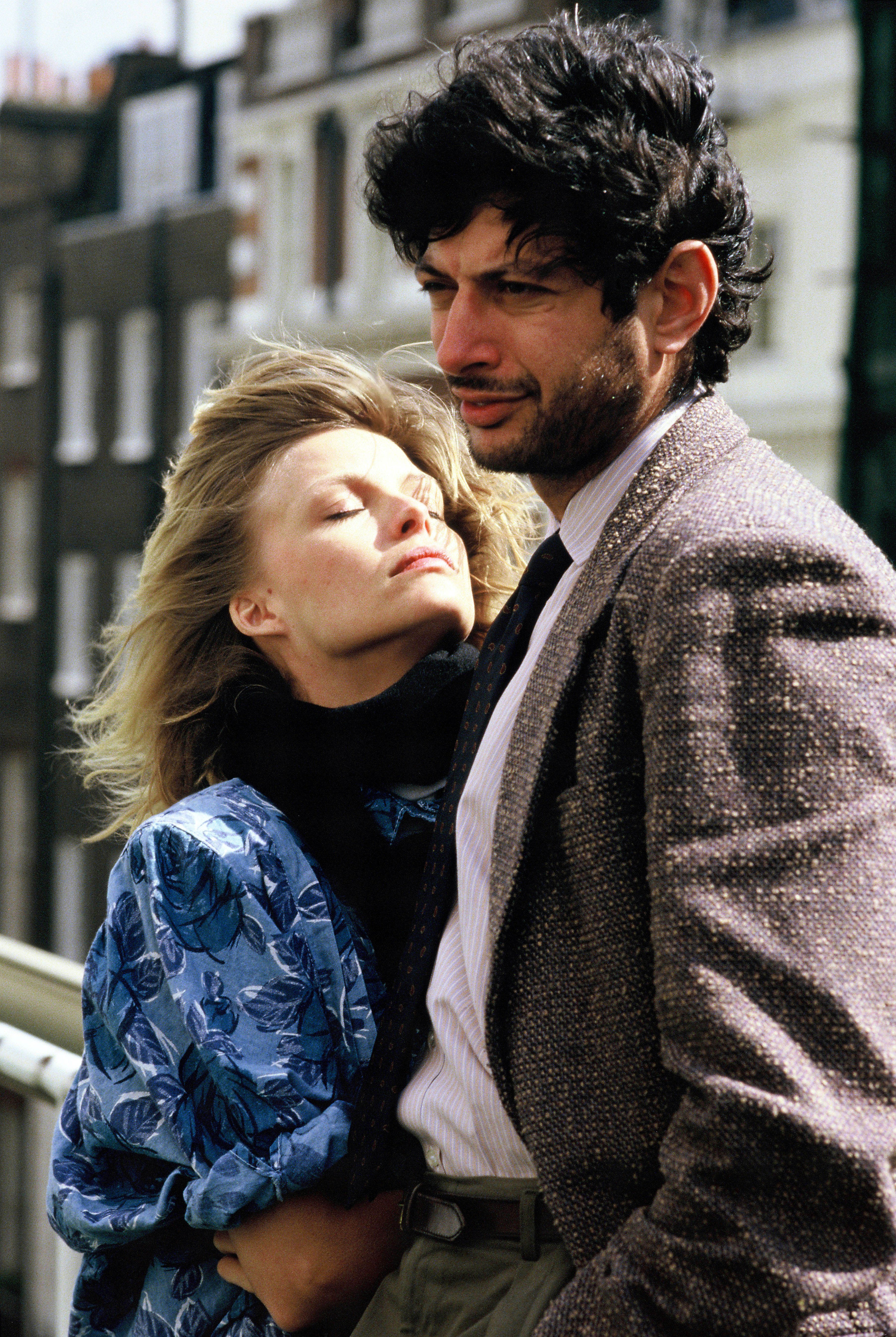 Still of Jeff Goldblum and Michelle Pfeiffer in Into the Night (1985)