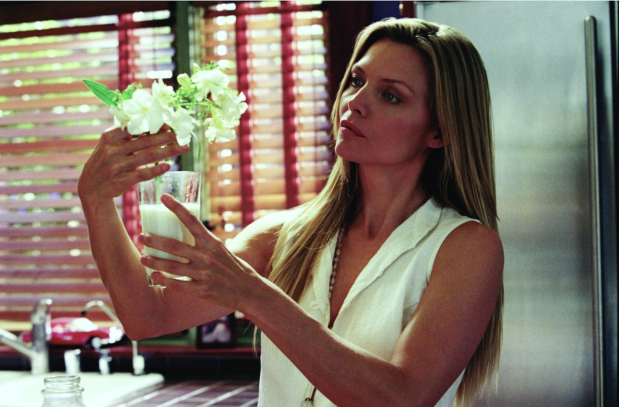 Still of Michelle Pfeiffer in White Oleander (2002)