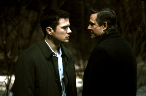 Still of Ryan Phillippe and Chris Cooper in Breach (2007)