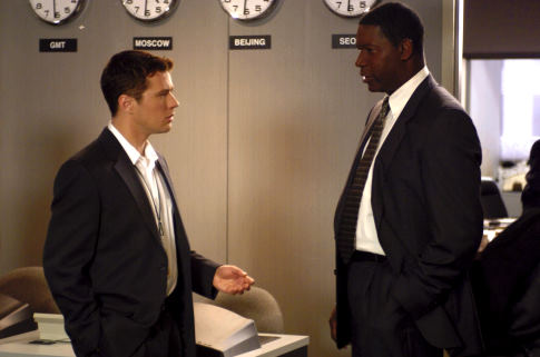 Still of Ryan Phillippe and Dennis Haysbert in Breach (2007)