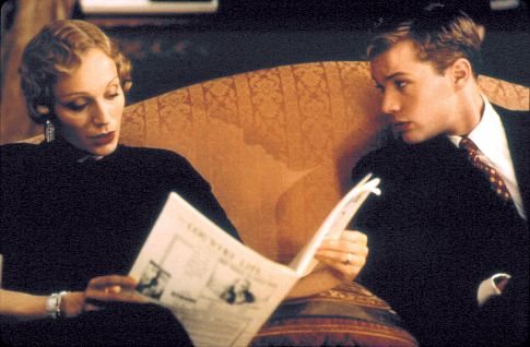 Still of Ryan Phillippe and Kristin Scott Thomas in Gosford Park (2001)