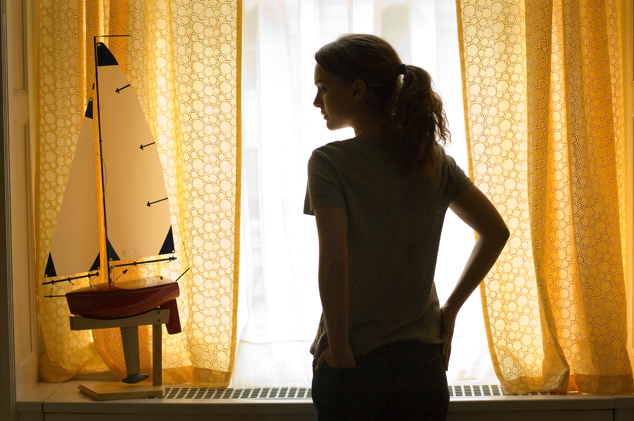 Still of Natalie Portman in Love and Other Impossible Pursuits (2009)