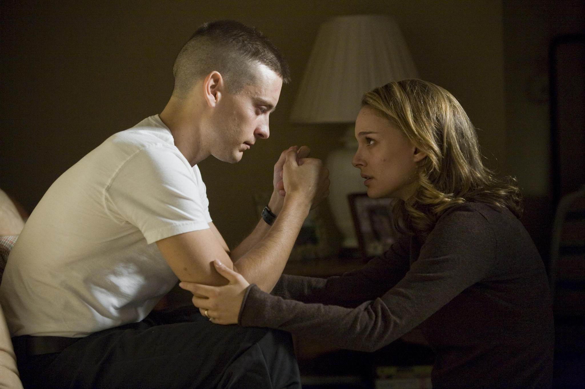 Still of Natalie Portman and Tobey Maguire in Brothers (2009)