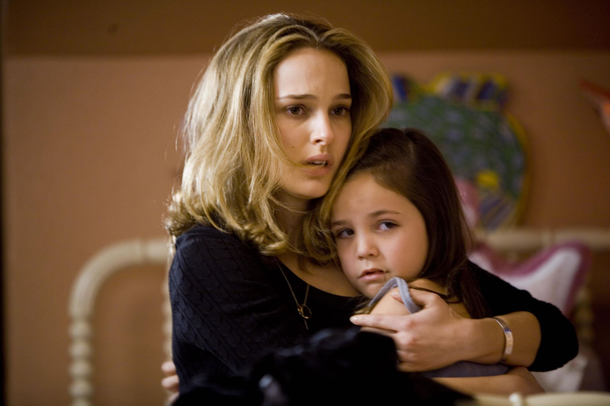 Still of Natalie Portman and Bailee Madison in Brothers (2009)