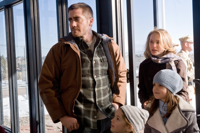 Still of Natalie Portman and Jake Gyllenhaal in Brothers (2009)