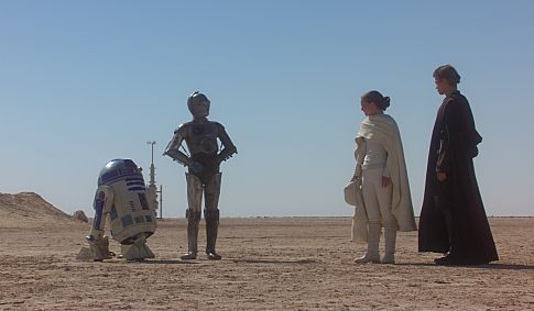 Still of Natalie Portman and Hayden Christensen in Zvaigzdziu karai. Klonu ataka (2002)