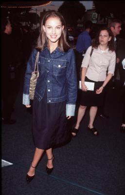 Natalie Portman at event of Gelbstint eilini Rajena (1998)