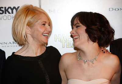 Parker Posey and Ellen Barkin at event of Happy Tears (2009)
