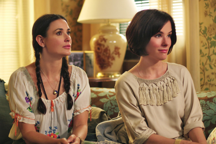 Still of Demi Moore and Parker Posey in Happy Tears (2009)
