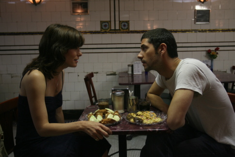 Still of Parker Posey and Melvil Poupaud in Broken English (2007)