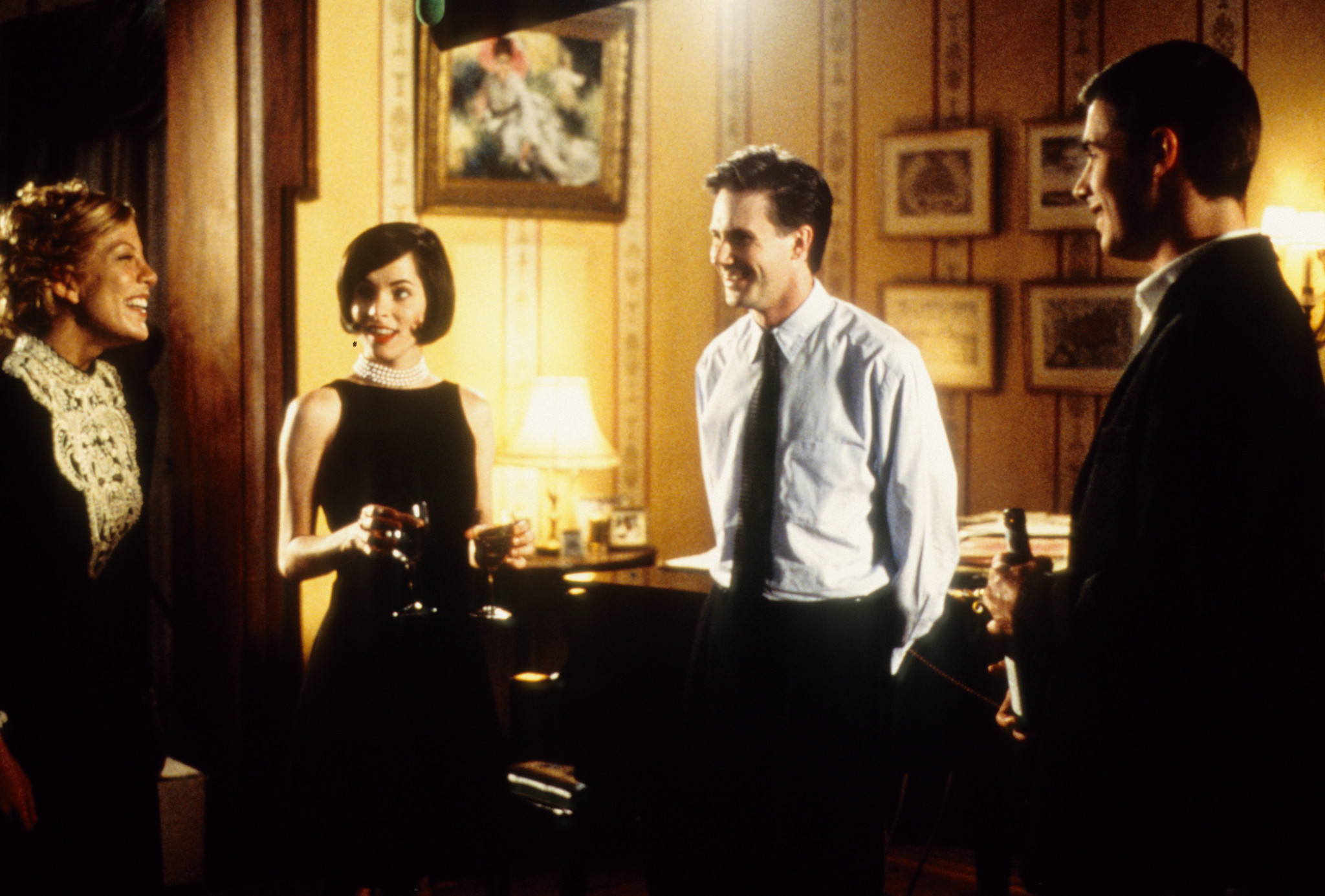 Still of Parker Posey, Tori Spelling, Freddie Prinze Jr. and Josh Hamilton in The House of Yes (1997)