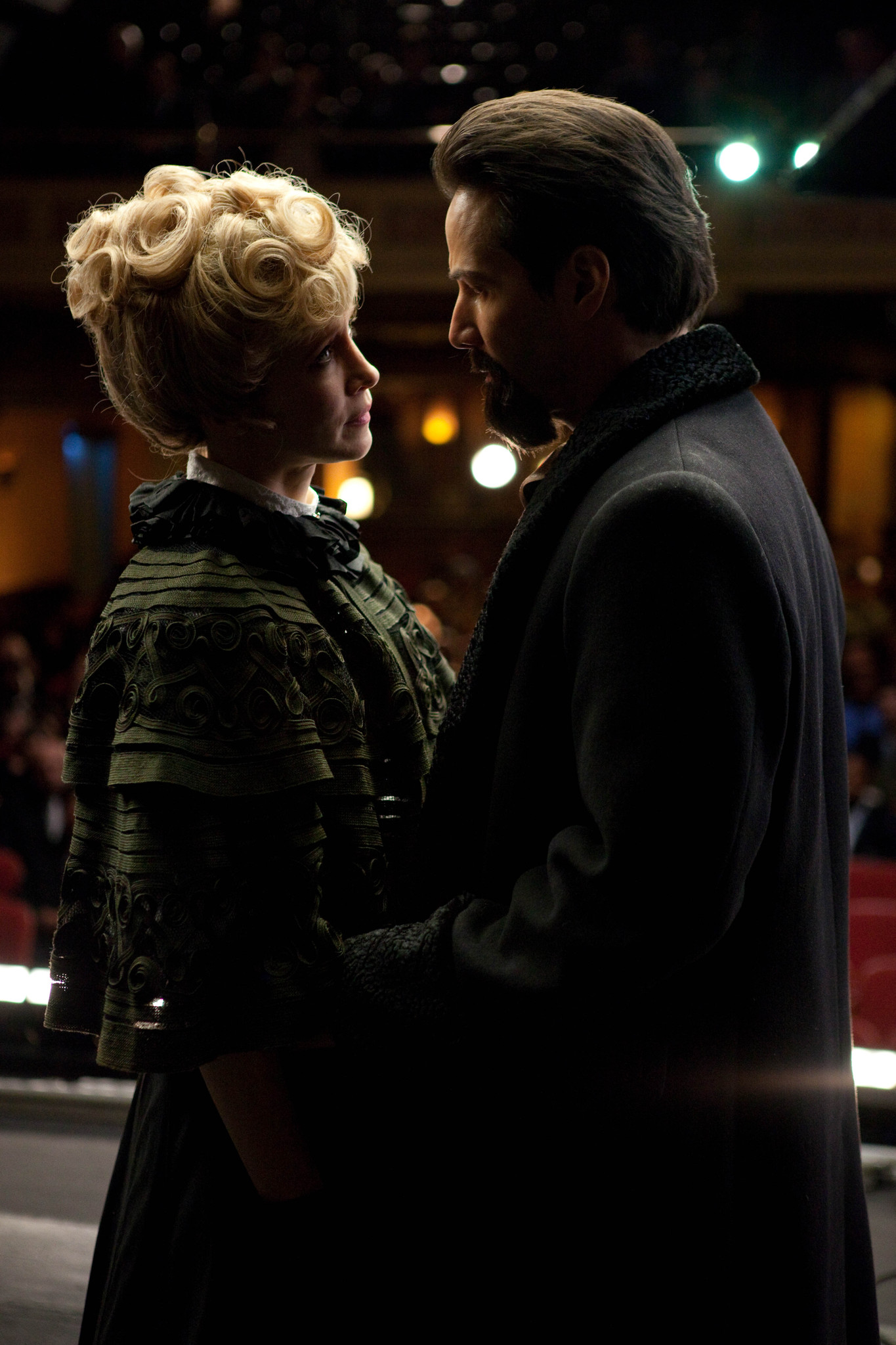 Still of Keanu Reeves and Vera Farmiga in Henry's Crime (2010)