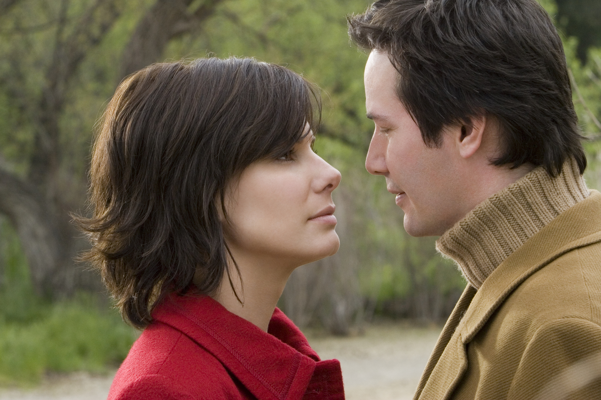 Still of Sandra Bullock and Keanu Reeves in The Lake House (2006)