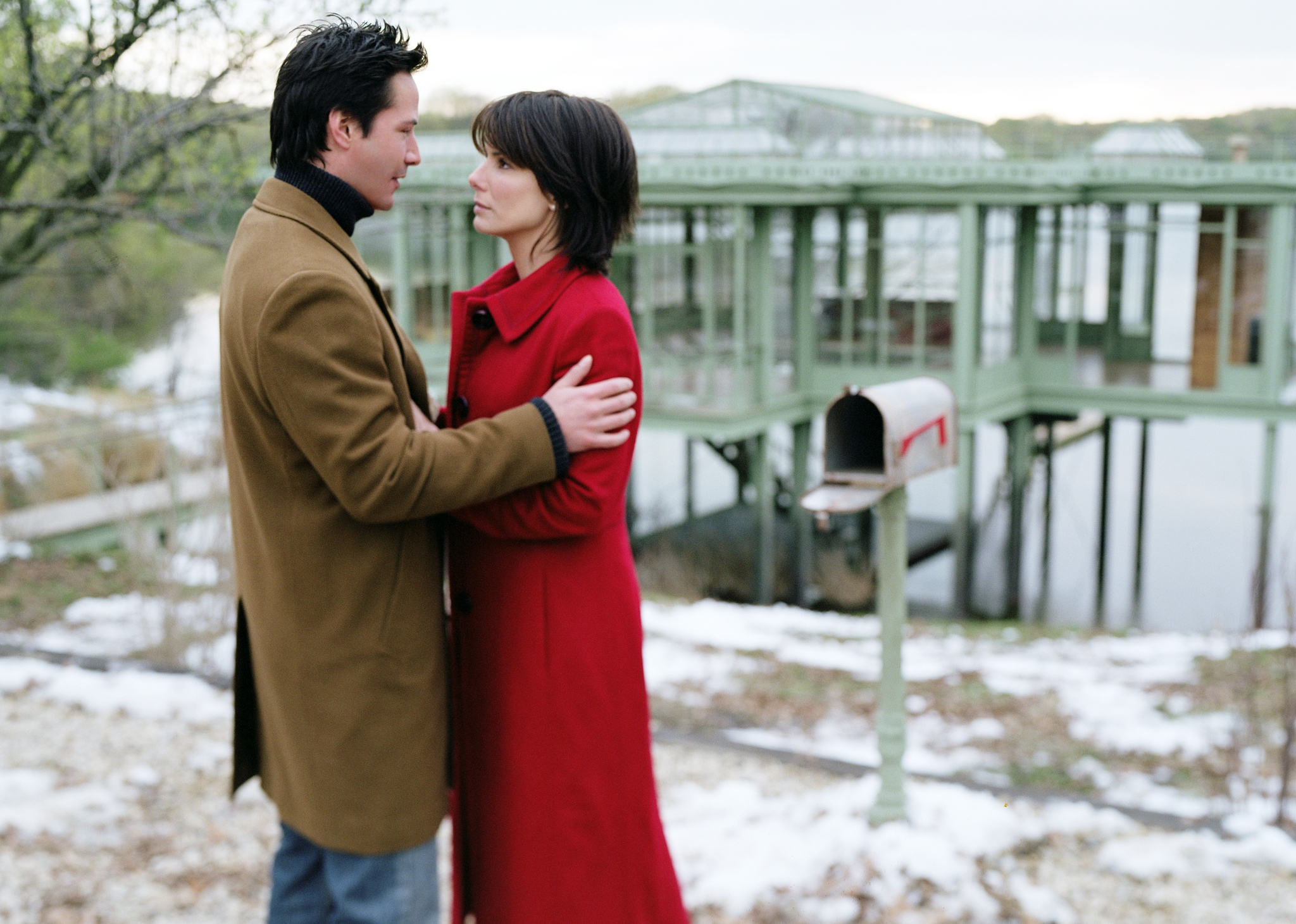 Still of Sandra Bullock and Keanu Reeves in The Lake House (2006)