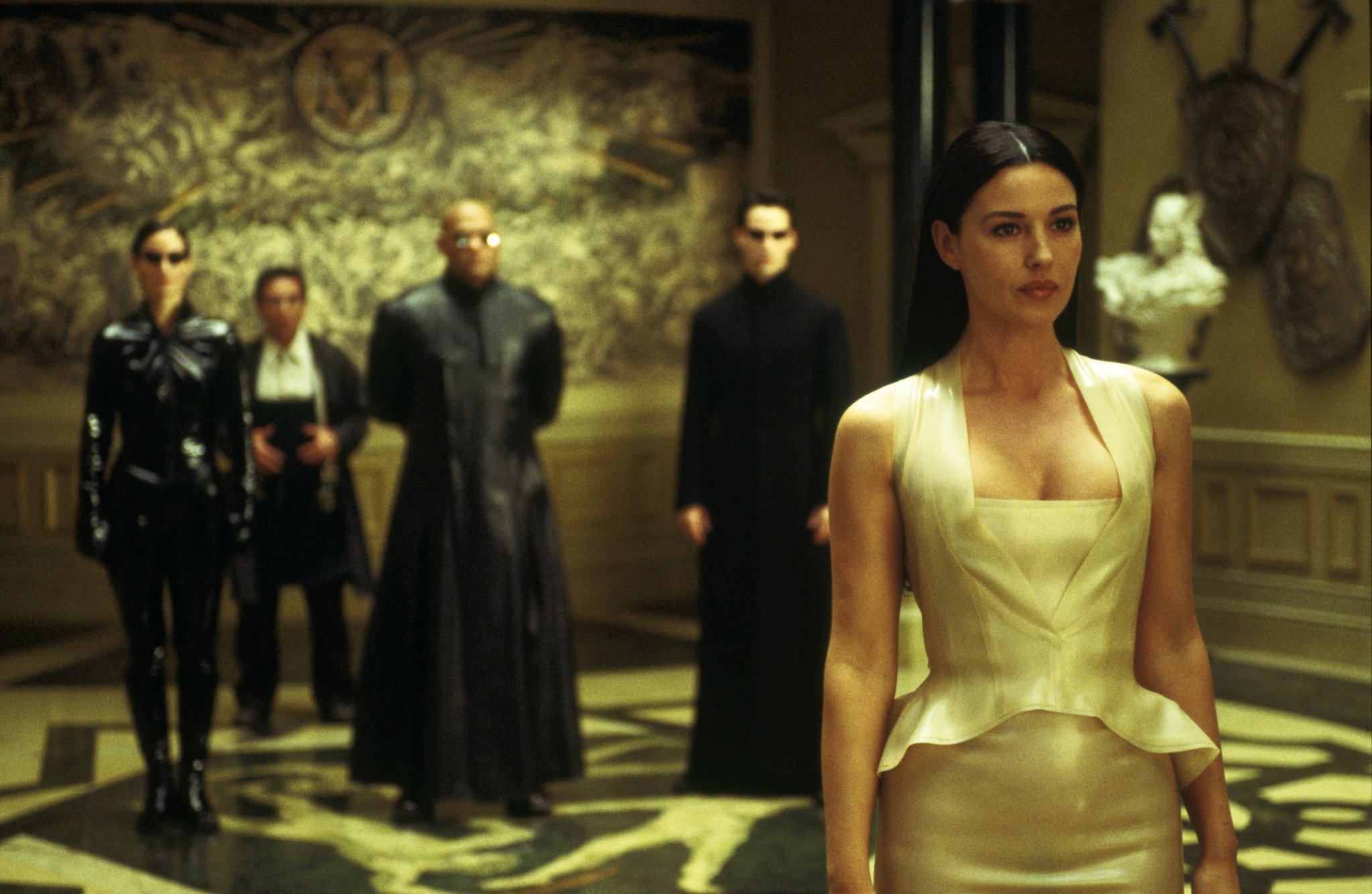 Still of Keanu Reeves, Laurence Fishburne, Monica Bellucci, Carrie-Anne Moss and Randall Duk Kim in Matrica: Perkrauta (2003)