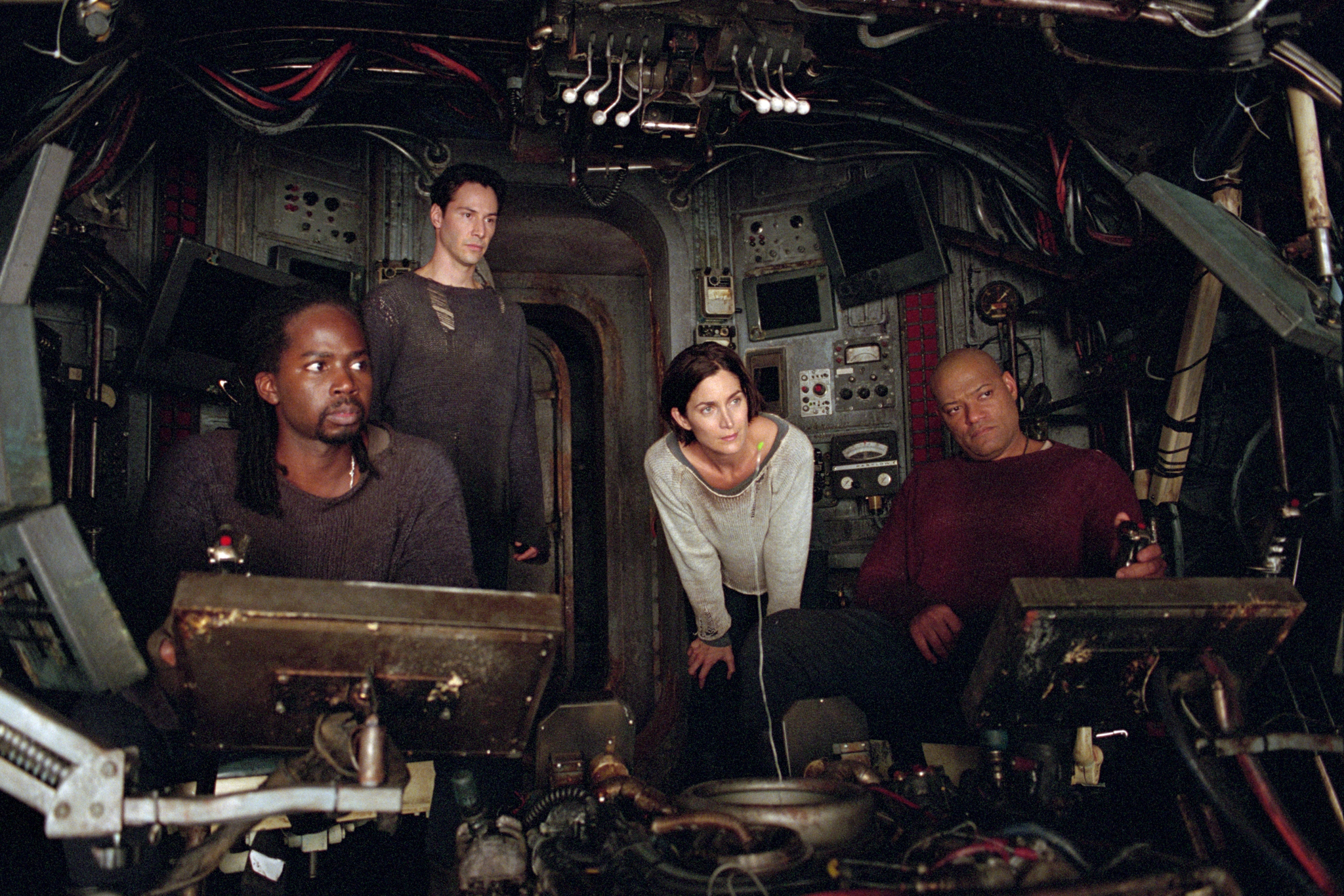 Still of Keanu Reeves, Laurence Fishburne, Carrie-Anne Moss and Harold Perrineau in Matrica: Perkrauta (2003)