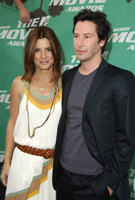 Sandra Bullock and Keanu Reeves at event of 2006 MTV Movie Awards (2006)