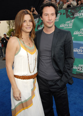 Sandra Bullock and Keanu Reeves at event of 2006 MTV Movie Awards (2006)