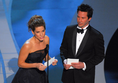 Sandra Bullock and Keanu Reeves at event of The 78th Annual Academy Awards (2006)