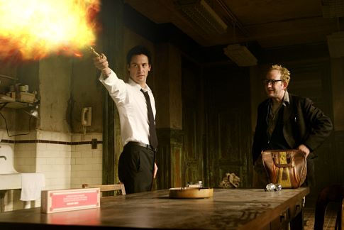 Still of Keanu Reeves and Max Baker in Constantine (2005)