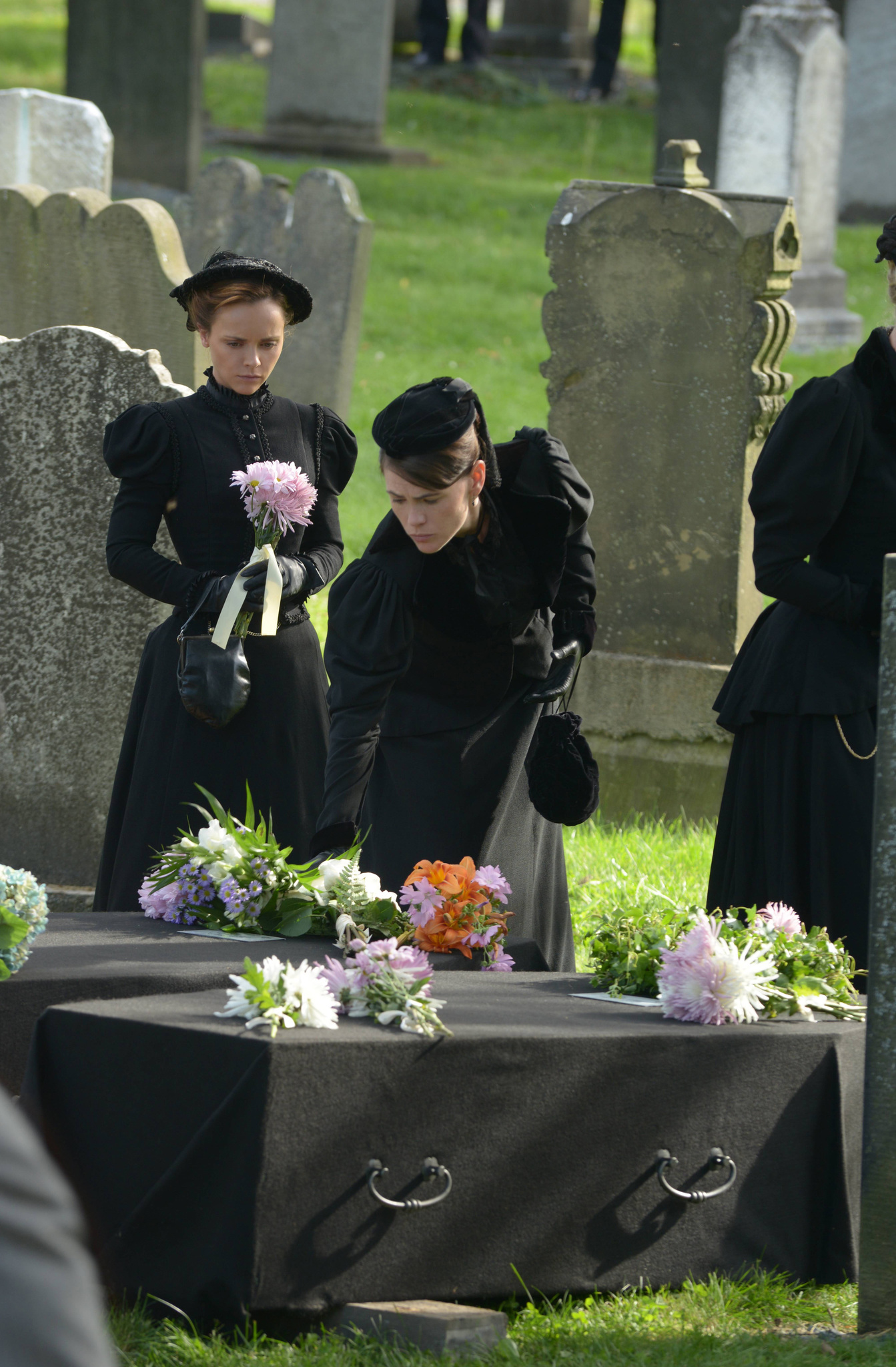 Still of Christina Ricci and Clea DuVall in Lizzie Borden Took an Ax (2014)
