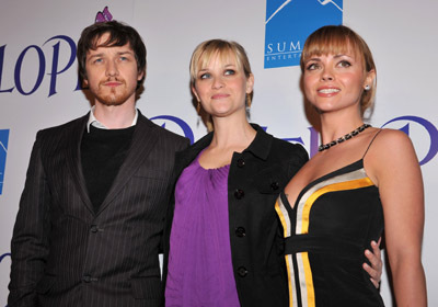 Christina Ricci, Reese Witherspoon and James McAvoy at event of Penelope (2006)