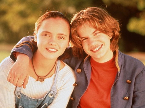 Christina Ricci and Anna Chlumsky in Gold Diggers: The Secret of Bear Mountain (1995)