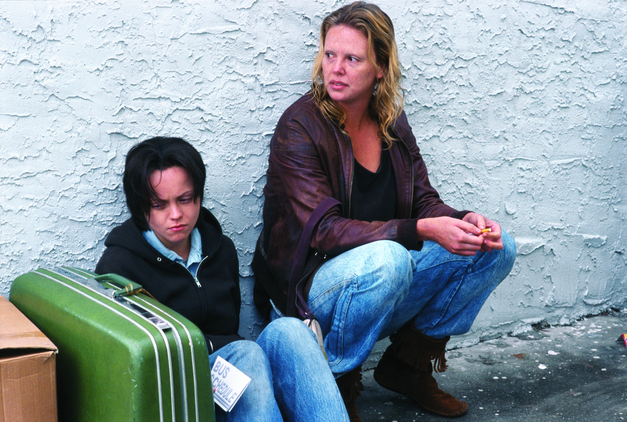 Still of Christina Ricci and Charlize Theron in Monster (2003)