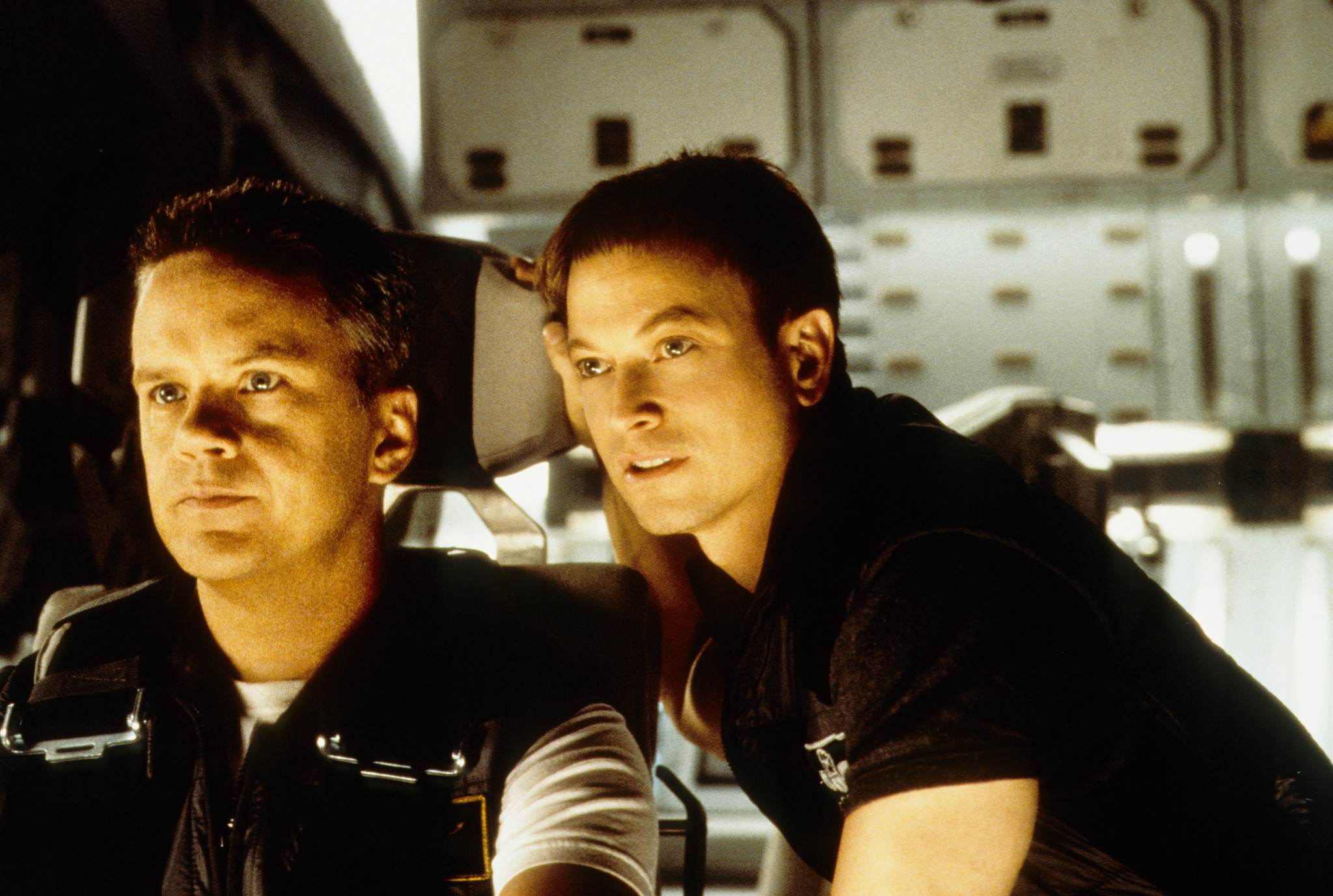 Still of Tim Robbins and Gary Sinise in Mission to Mars (2000)