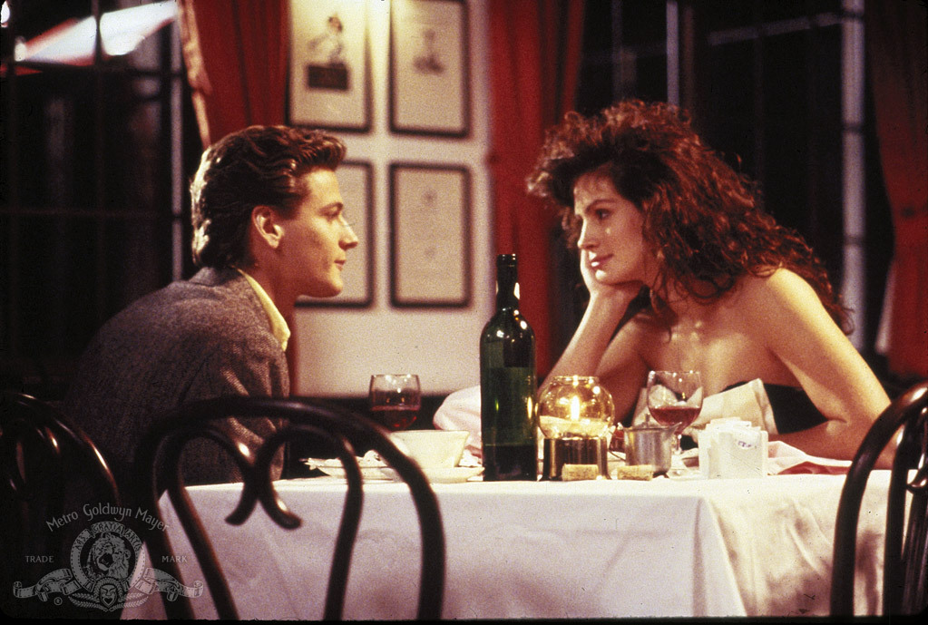 Still of Julia Roberts and Adam Storke in Mystic Pizza (1988)