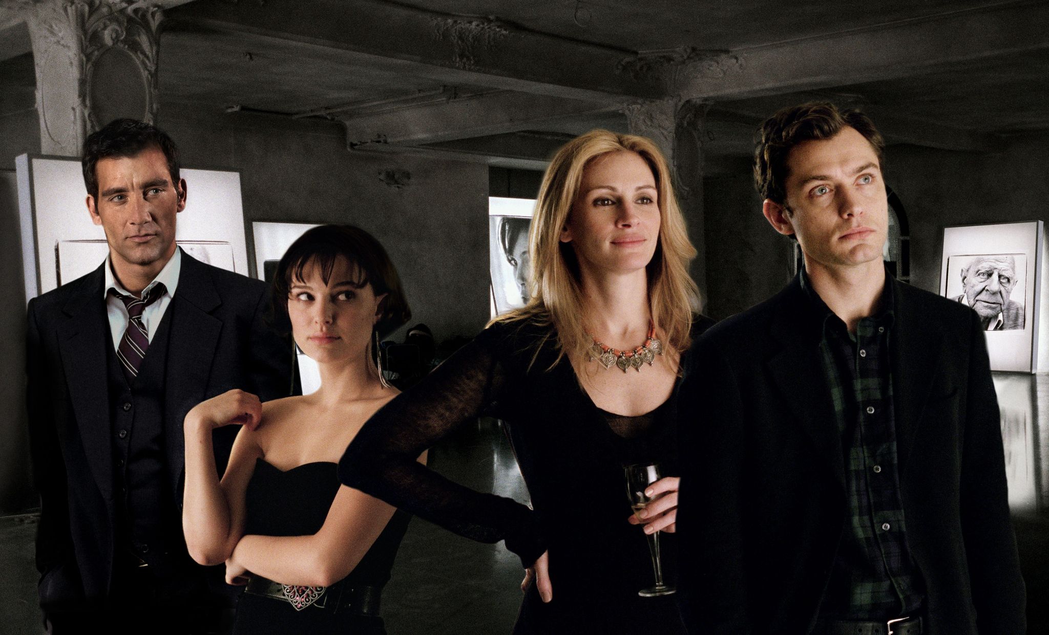 Still of Jude Law, Natalie Portman, Julia Roberts and Clive Owen in Closer (2004)