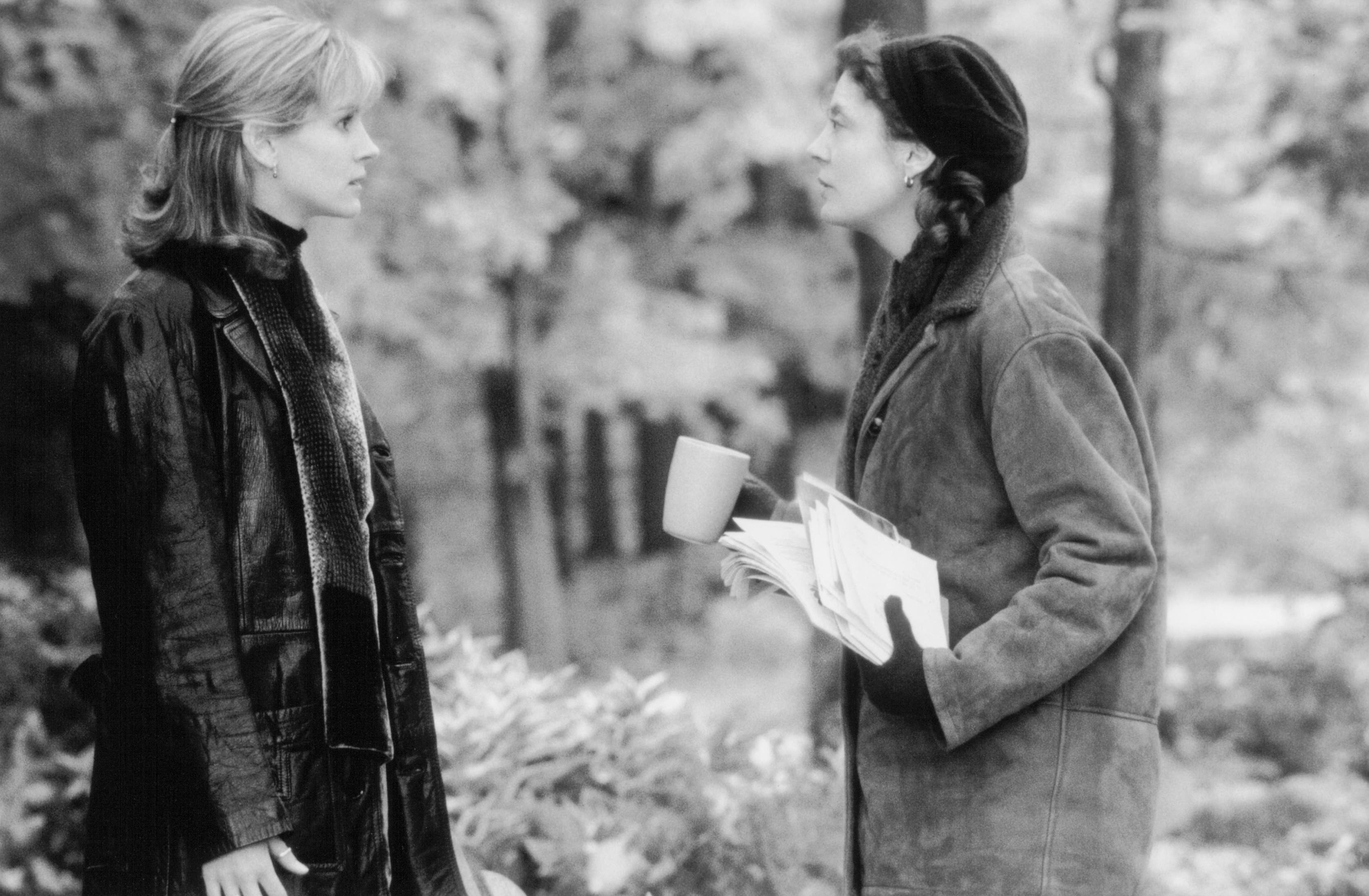 Still of Julia Roberts and Susan Sarandon in Stepmom (1998)