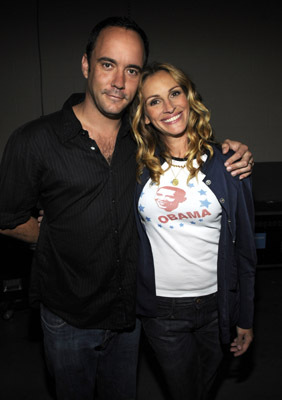 Julia Roberts and Dave Matthews