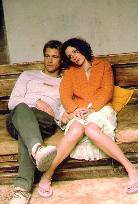 Still of Brad Pitt and Julia Roberts in The Mexican (2001)
