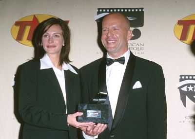 Julia Roberts and Bruce Willis