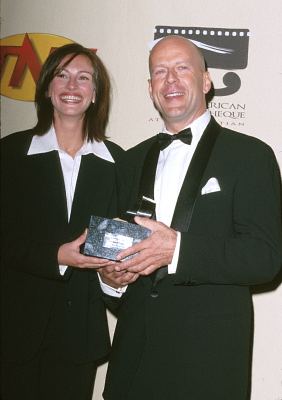 Julia Roberts and Bruce Willis