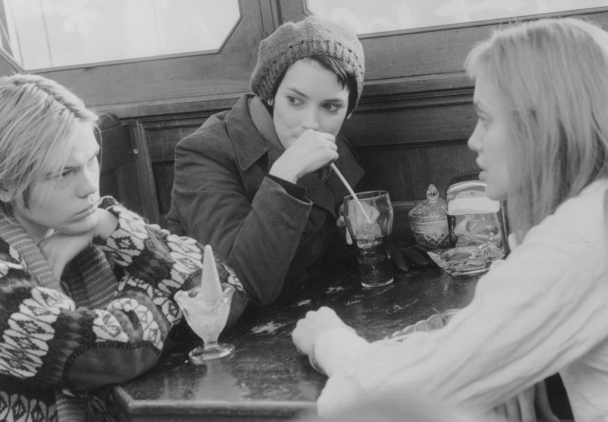 Still of Winona Ryder, Angelina Jolie and Clea DuVall in Girl, Interrupted (1999)